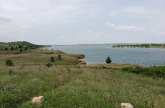 The clear blue water of Wilson Lake at the Hell Creek arm, Kansas
